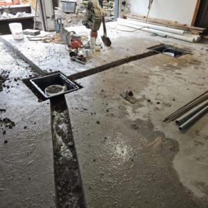 installation-caniveau-et-puisard-en-cours