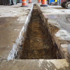 excavation-pour-pose-de-caniveau-et-puisard