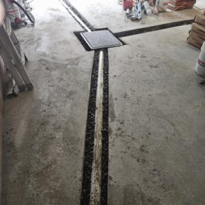 installation-caniveau-et-puisard-en-cours